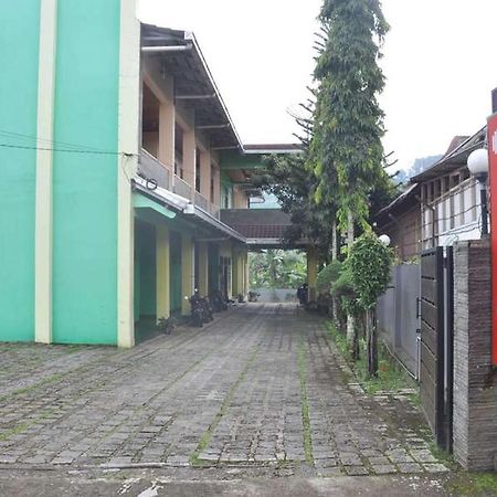 RedDoorz near Lokawisata Baturaden Hotel Purwokerto Bagian luar foto