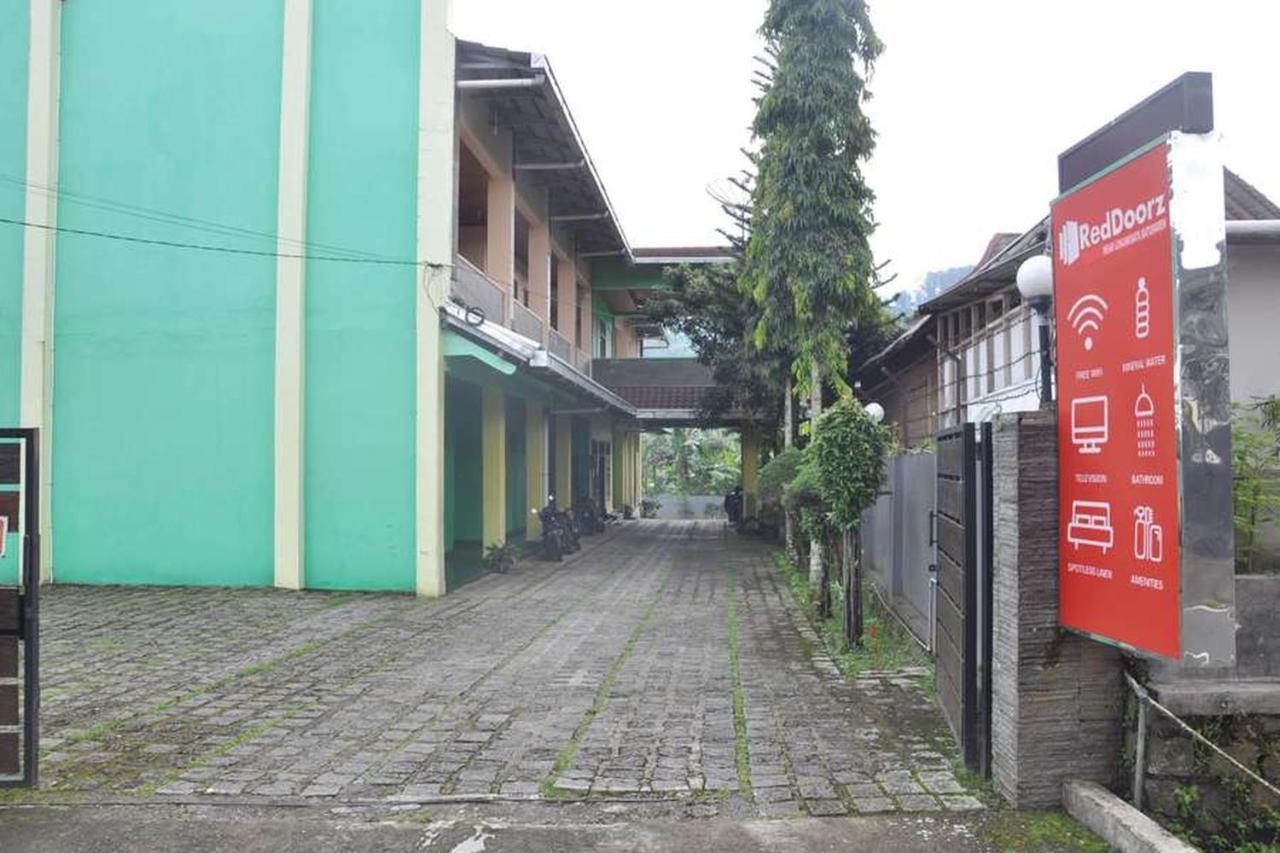 RedDoorz near Lokawisata Baturaden Hotel Purwokerto Bagian luar foto
